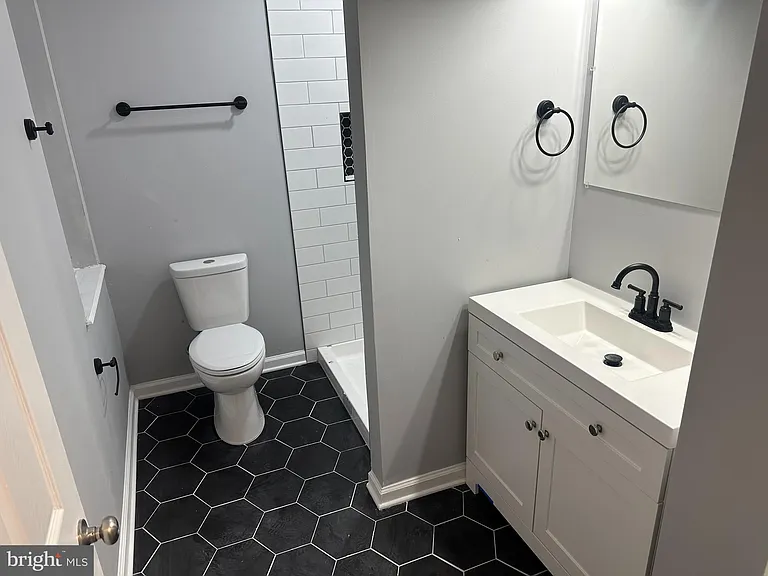 1333 E North Ave — Photo 9