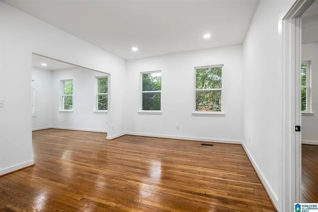 2116 Clarendon Ave — Photo 8