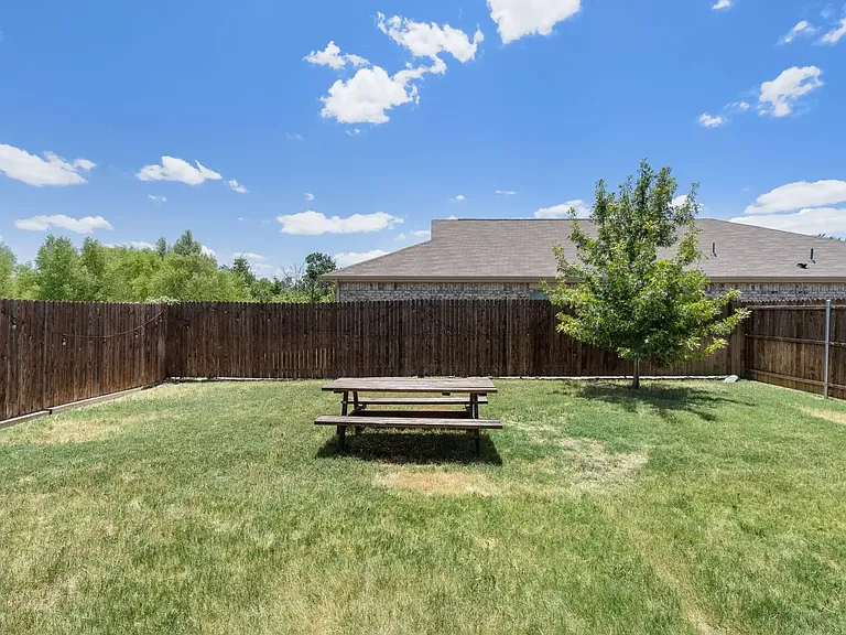 709 Odlozil Ln — Photo 20