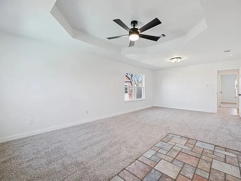 1016 Grand Central Pkwy — Photo 10