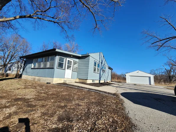 4915 Weiden Rd, Waterloo, IA 50701