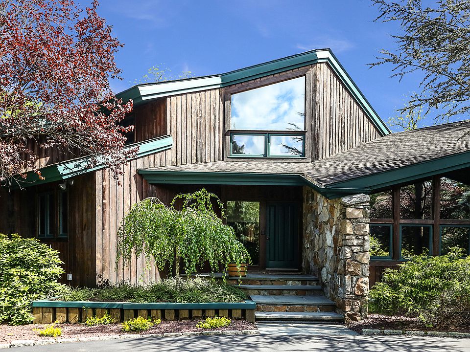1st image of 6 Crawford Ln
