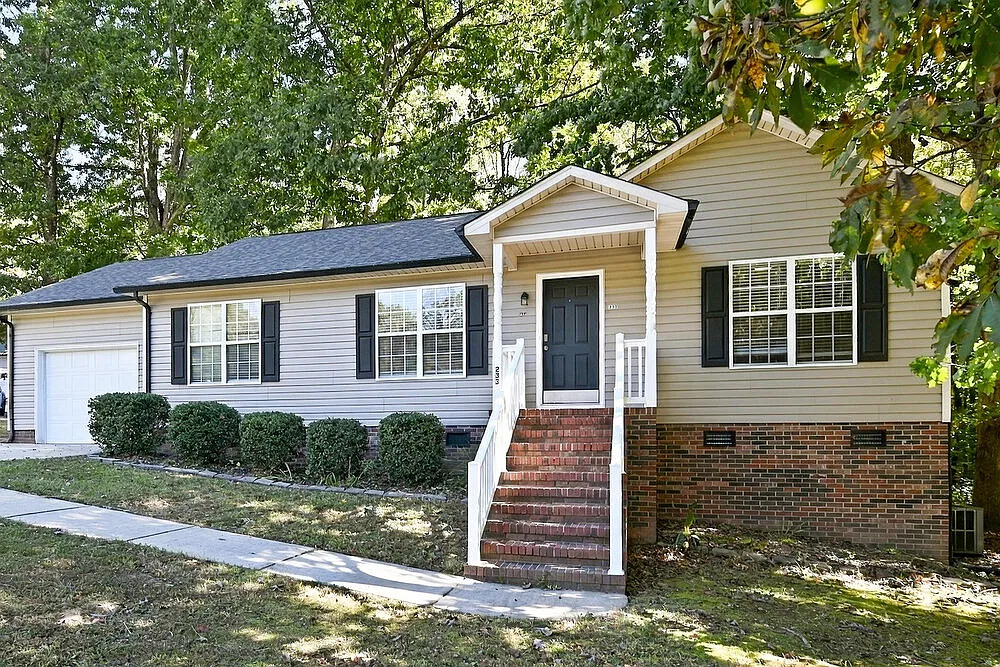 3 bed, 2.0 bath, 1161 sqft, $1,765 — Photo 3