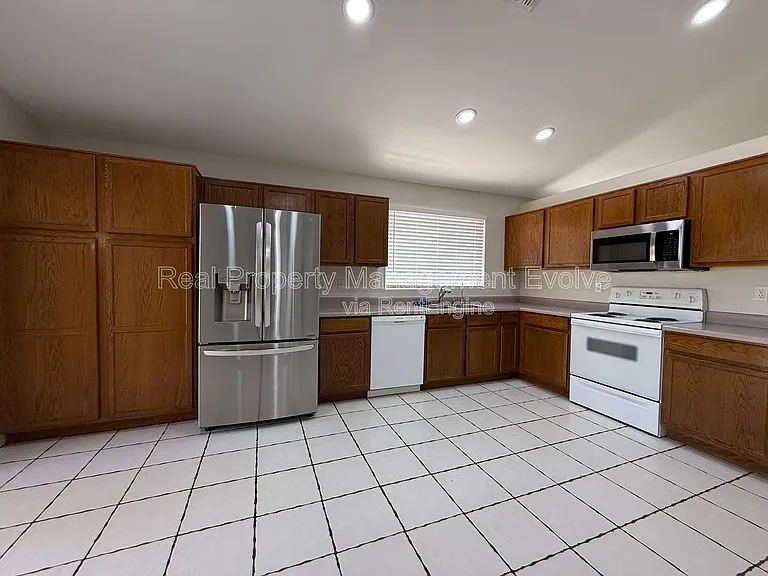 2340 E Derringer Way — Photo 8