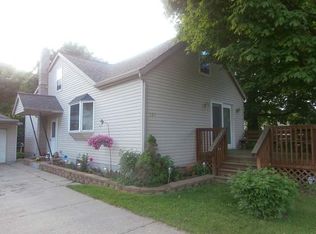 121 S Elm Ave, Gillett, WI 54124
