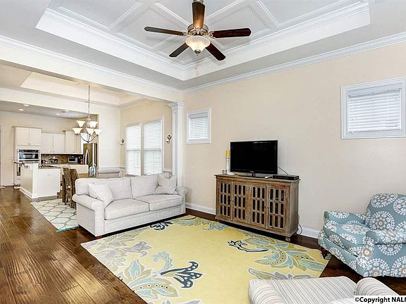 4th image of 24 College Hill Cir