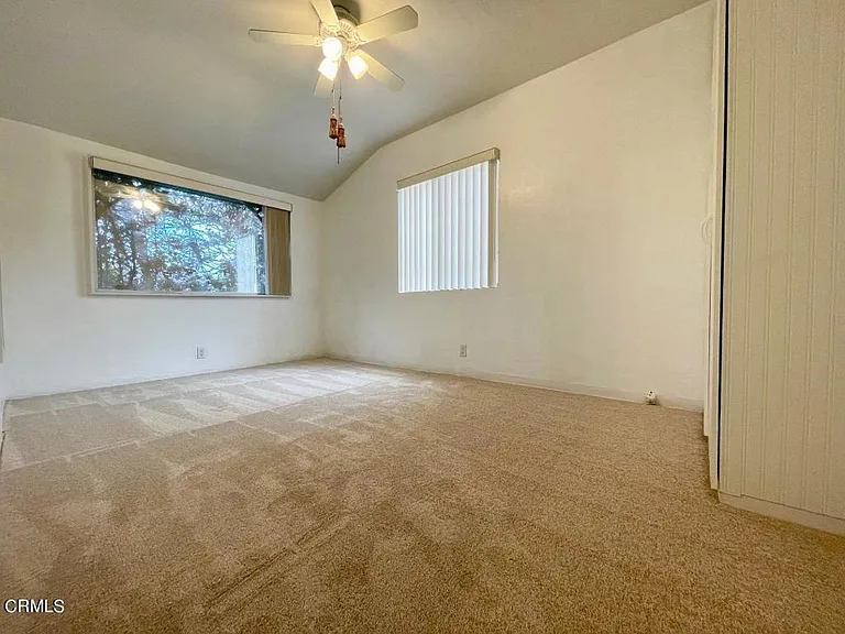 240 N Surfside Dr — Photo 17