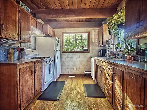 3rd image of 32211 Morgan Drive