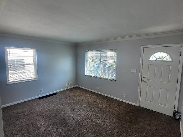 2954 Penrose Ave — Photo 5
