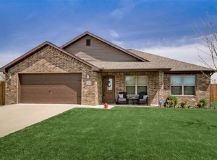 1401 Arkansas Ln, Prairie Grove, AR 72753