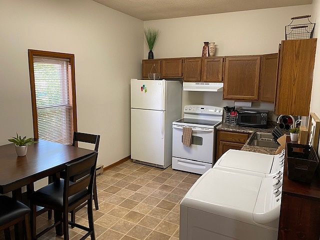 Kitchen with washer & dryer
