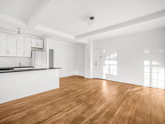 4th image of 433 W 21st St APT 6B