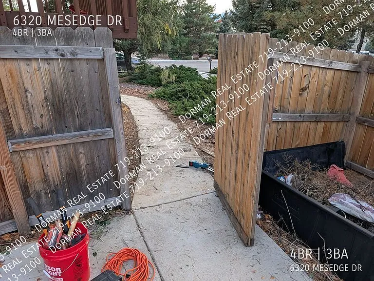 6320 Mesedge Dr — Photo 2