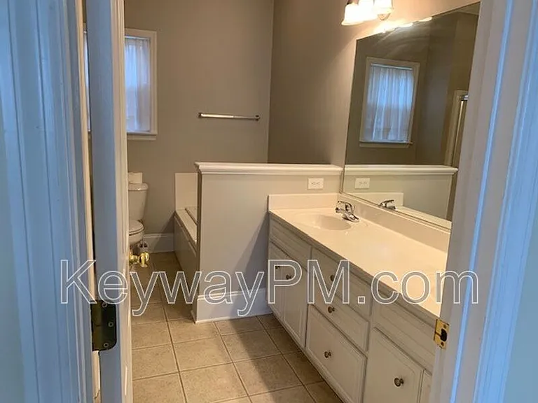4890 Somerset Dr — Photo 17