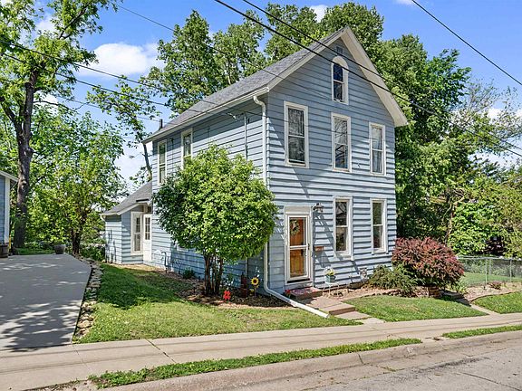 2nd image of 215 Lowell St