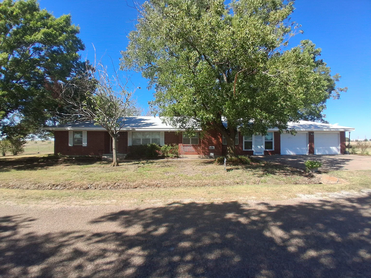 3 bed, 2218 sqft, $2,100 — Photo 3