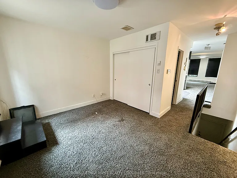 261 Queen St W #3 — Photo 6