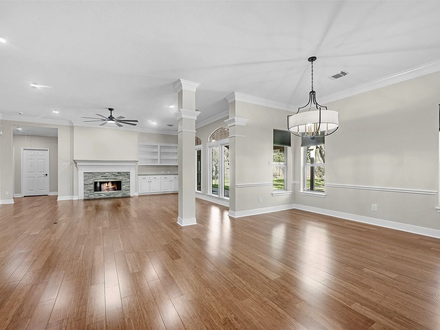 2 bed, 2.0 bath, 2336 sqft, $3,200 — Photo 4