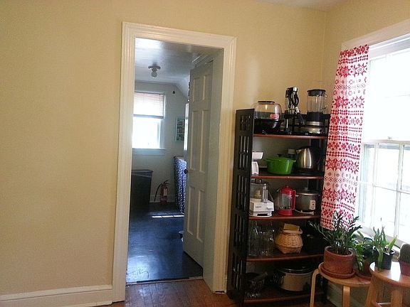 level 3 sitting room to kitc