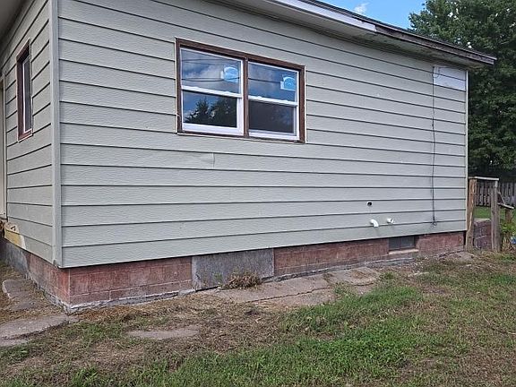 3rd image of 208 S 3rd St