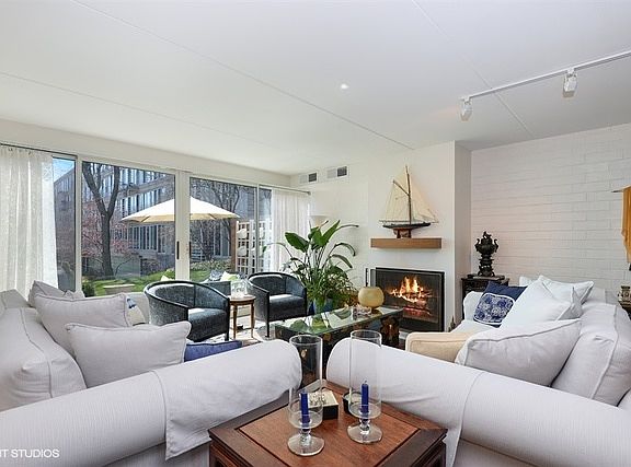 3rd image of 2556 Wellington Ct