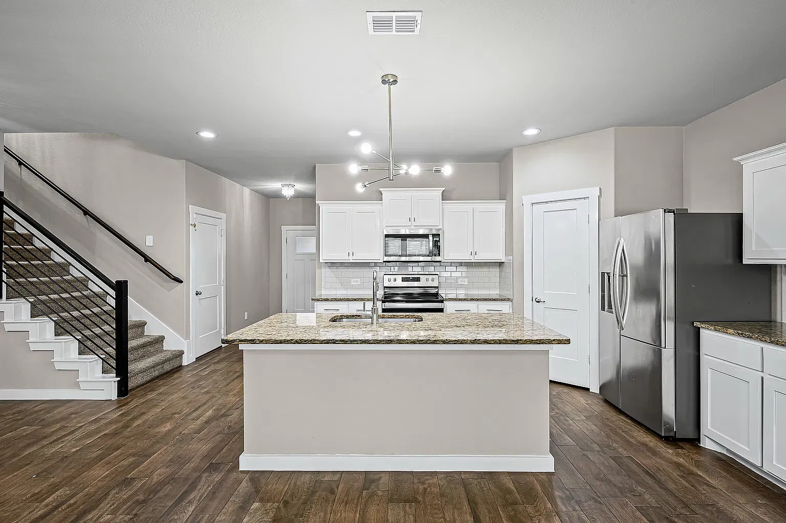 4 bed, 2514 sqft, $2,800 — Photo 4
