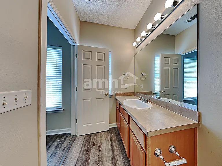 762 Bristol Way — Photo 12