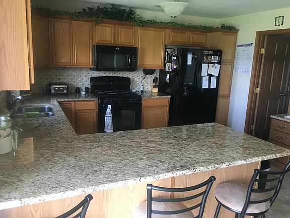 4th image of 320 White Oak Dr