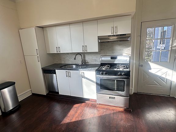 2nd image of 222 Jackson St #2