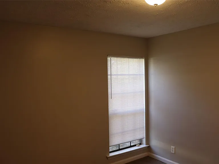 760 N Burbank Dr — Photo 18