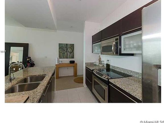 4th image of 950 W Brickell Bay Dr