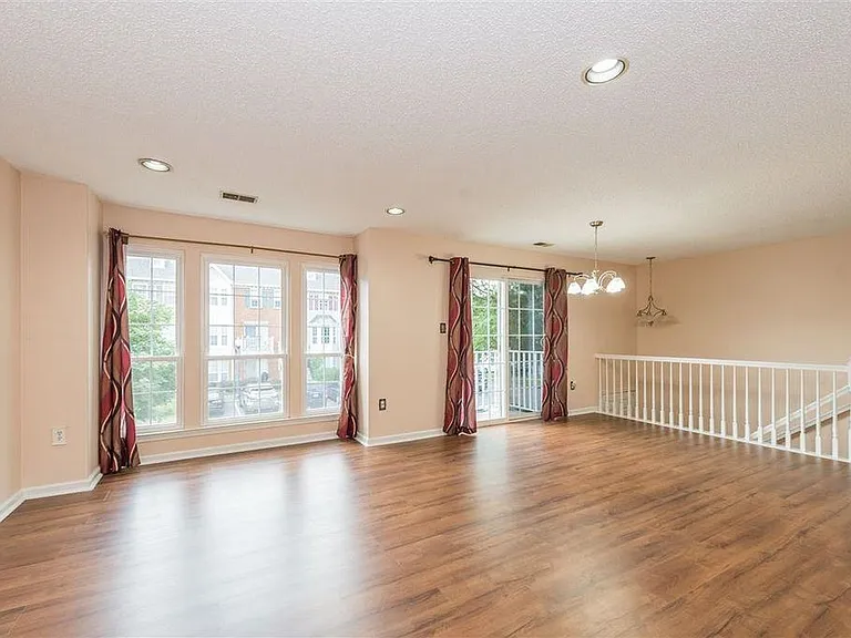 45 Dogwood St — Photo 3