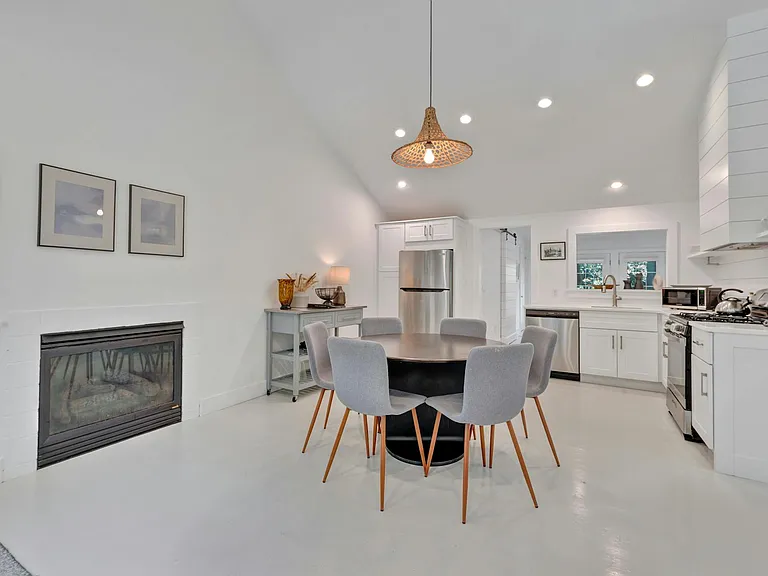 3670 Rocky Point Rd — Photo 5