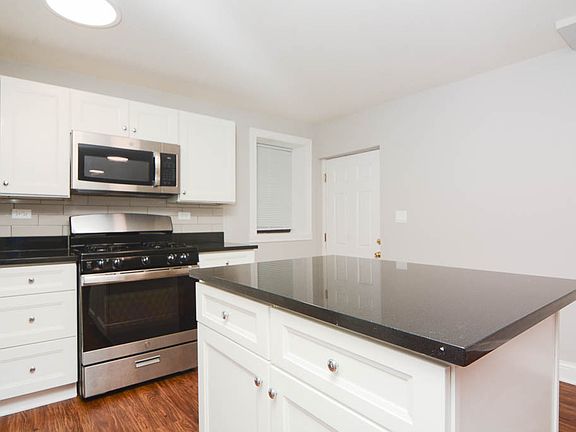 4th image of 5736 N Winthrop Ave #2