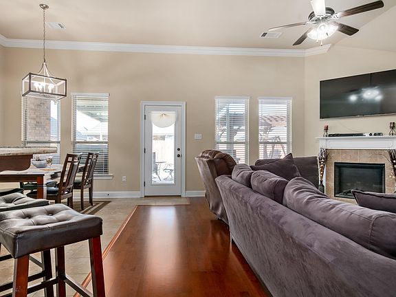 3rd image of 110 Sunny Peak St
