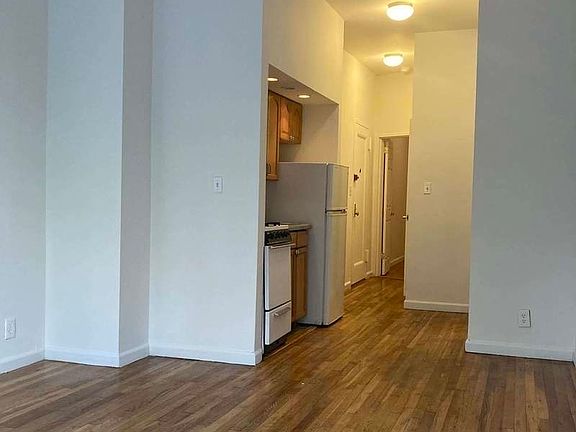 4th image of 424 W 57th St #21B