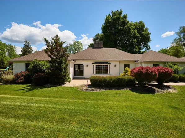 1989 W Point Dr, Bethlehem, PA 18015