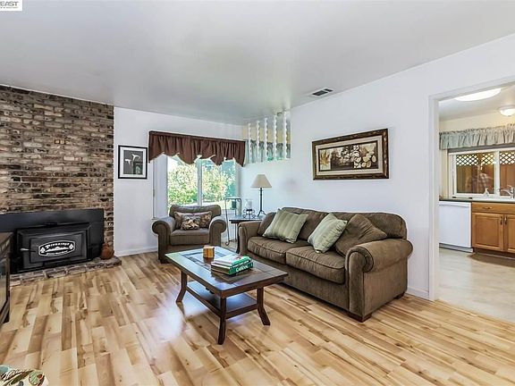 5th image of 636 Olivina Ave