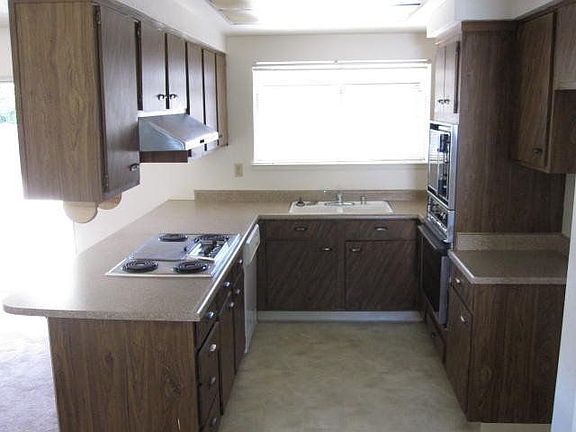 4th image of 275 Brookdale Dr
