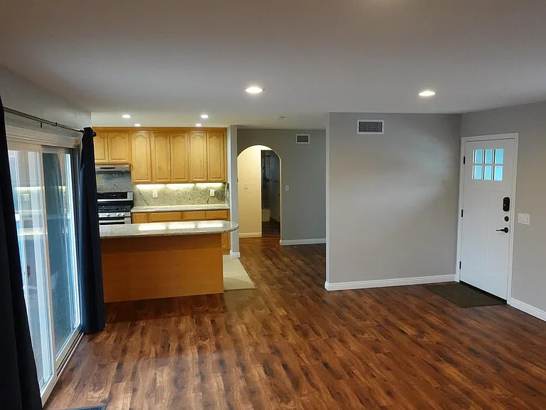 1006 Maertin Ln — Photo 6
