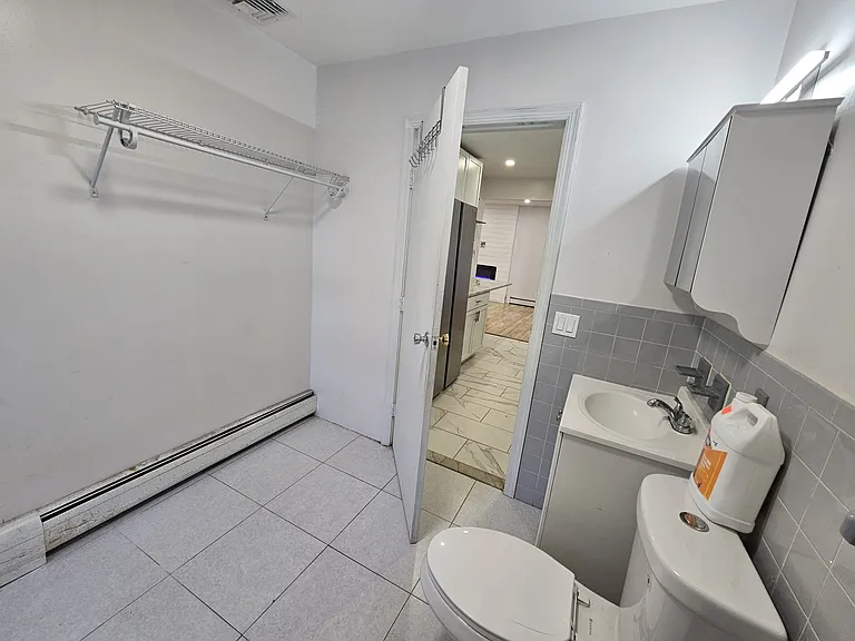 bathroom w/ laundry hook ups