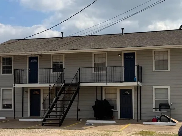 1311 1/2 21st St APT 4, Huntsville, TX 77340