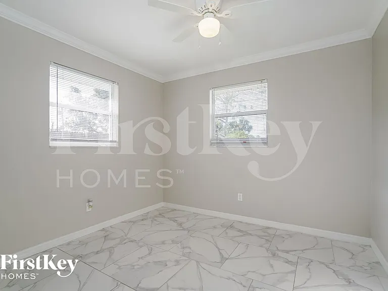 202 E Jasmine Rd — Photo 10