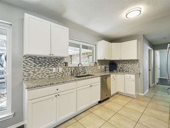 4th image of 3316 Canterbury Dr