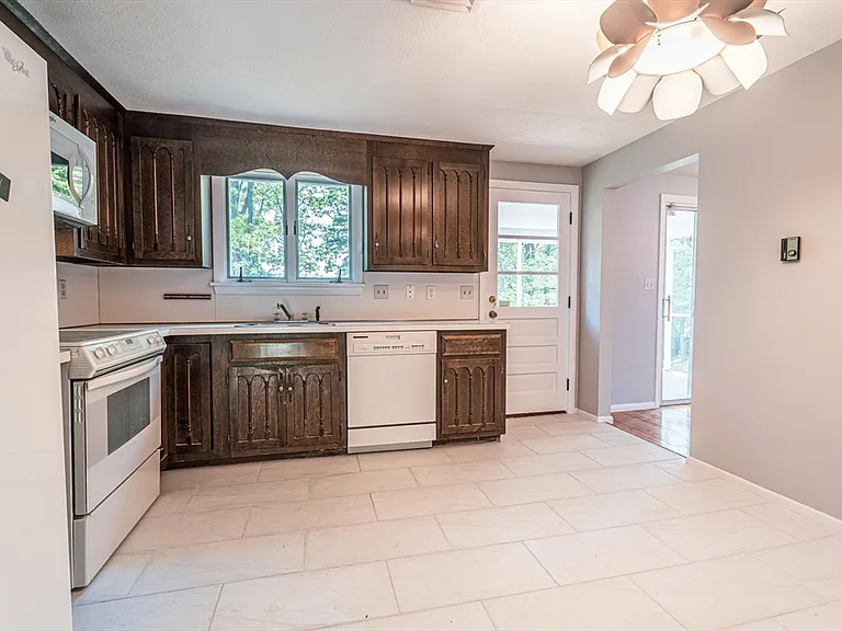 20 Fieldstone Dr — Photo 8