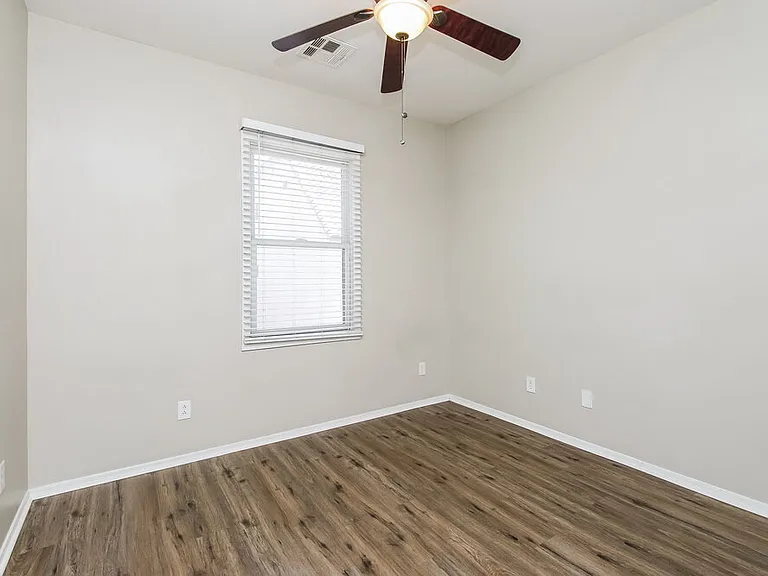 2121 E Huntington Dr — Photo 14