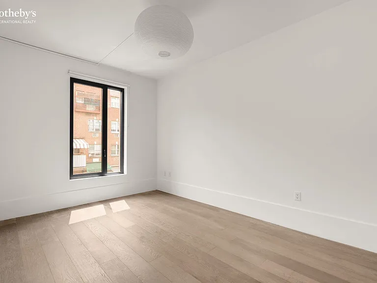 429 Kent Ave #505 — Photo 8