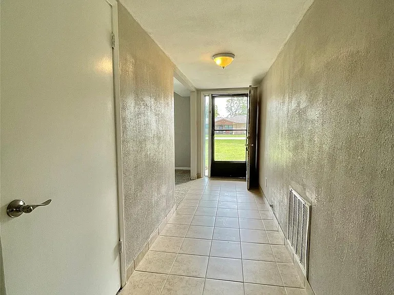 509 Dwyer St — Photo 5