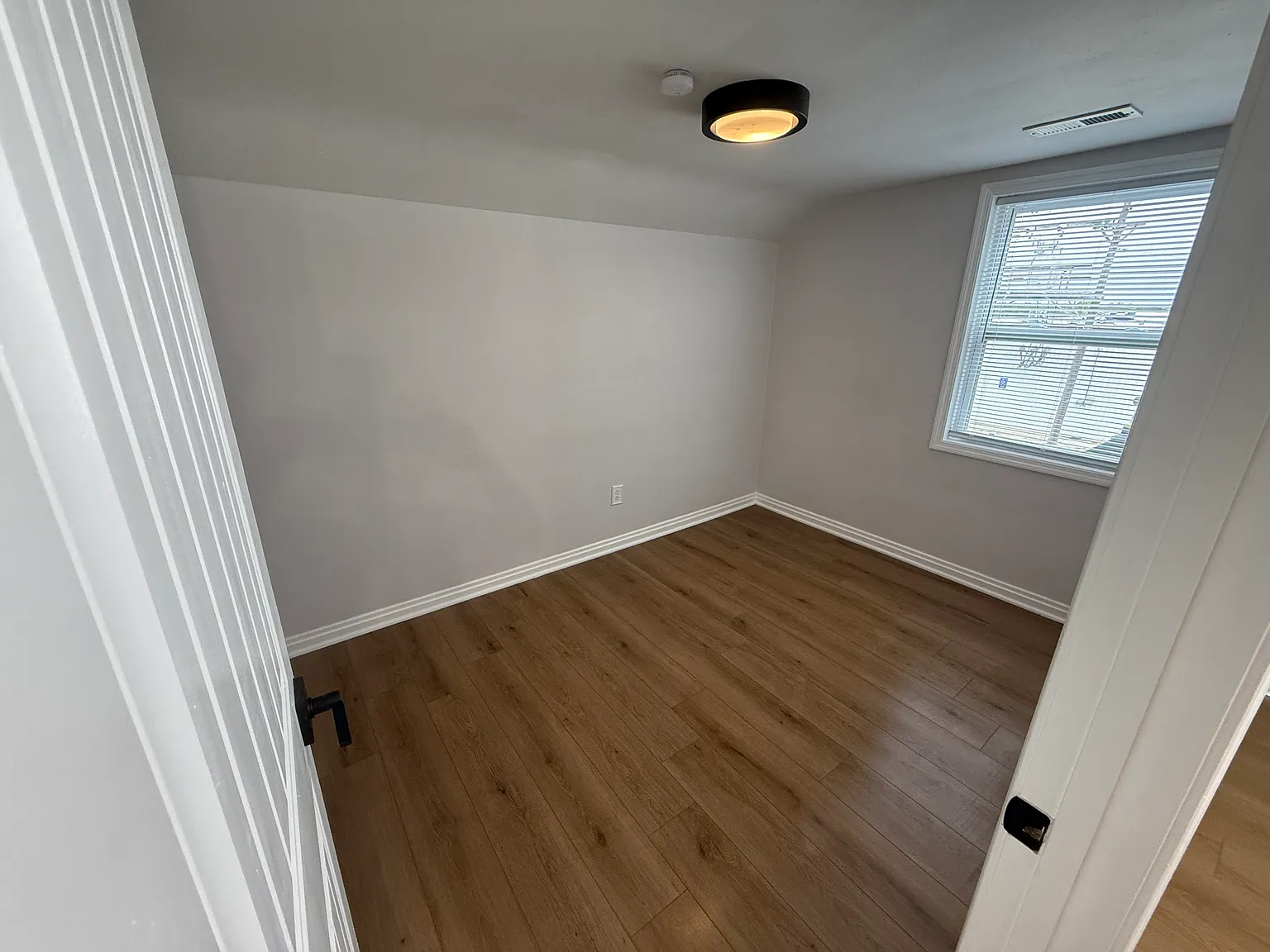 2 bed, 620 sqft, $990 — Photo 2