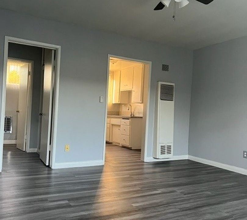 1st image of 115 N Oak St APT 30